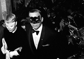 Harry Benson - Harry Benson Frank Sinatra & Mia Farrow, Edition of 35