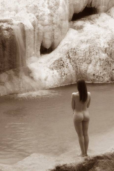 Robert Farber, Nude at Sulfur Spring, Tuscany, Italy, Edition of 10, 2006
fine art paper pigment print, 40 x 30 in. (101.6 x 76.2 cm)
RF131028