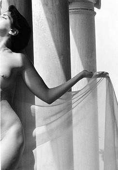 Robert Farber - Robert Farber At the Columns, Edition of 10