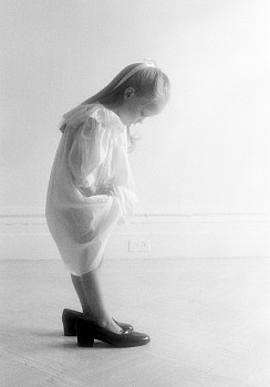 Robert Farber - Robert Farber Girl in Big Shoes