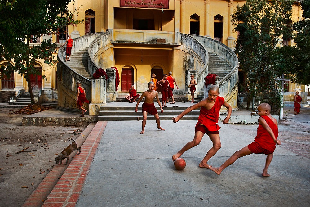 Steve McCurry, Monks Play Soccer, 2010
FujiFlex Crystal Archive Print, (Inquire for available sizes)
BURMA-10206