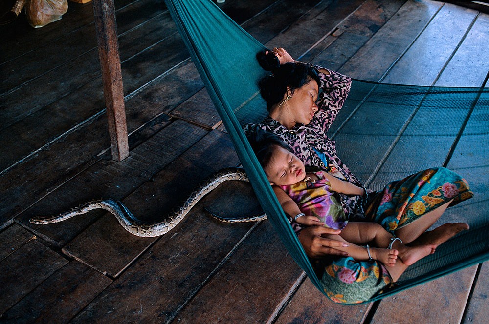 Steve McCurry, Mother and Child on Tonle Sap, 1996
FujiFlex Crystal Archive Print, (Inquire for available sizes)
CAMBODIA-10096