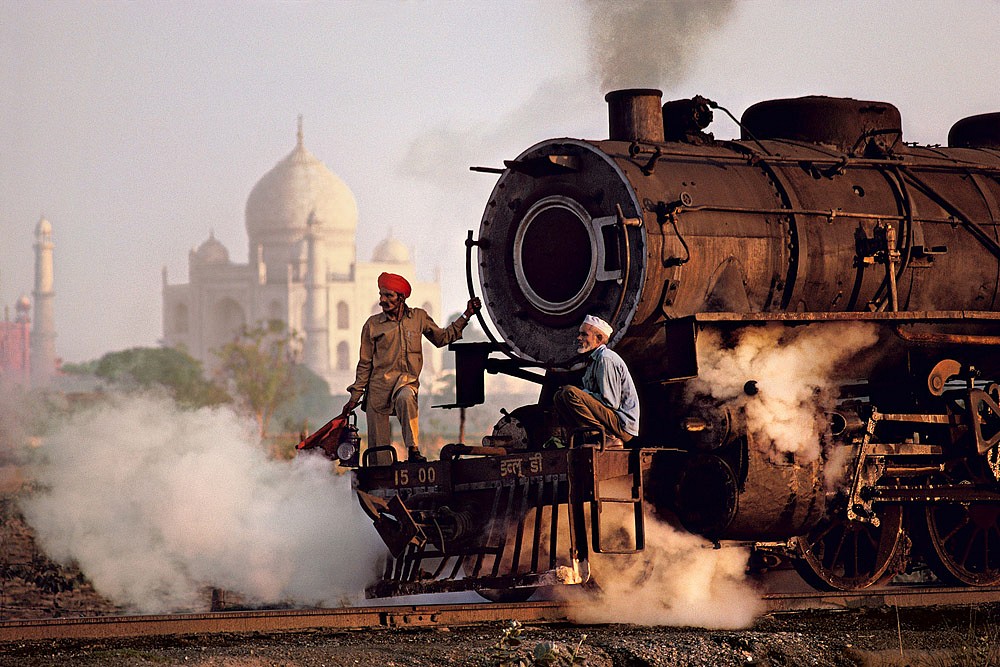 Steve McCurry, Taj Mahal and Train, Ed. 90, 1983
FujiFlex Crystal Archive Print, 20 x 24 in.
INDIA-10203