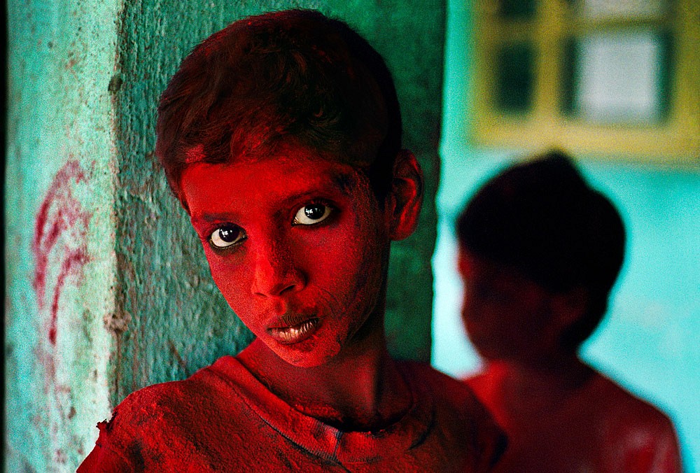 Steve McCurry, Red Boy, 1996
FujiFlex Crystal Archive Print, (Inquire for available sizes)
INDIA-10209