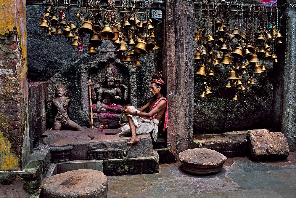 Steve McCurry, Man with Many Bells, 2001
FujiFlex Crystal Archive Print, (Inquire for available sizes)
INDIA-10763