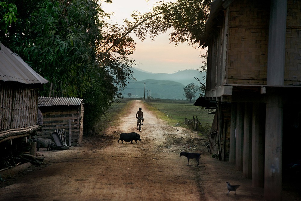 Steve McCurry, Boy Rides Bike Down Dirt Road, 2013
FujiFlex Crystal Archive Print, 20 x 24 in. (Inquire for additional sizes)
VIETNAM-10115.2015