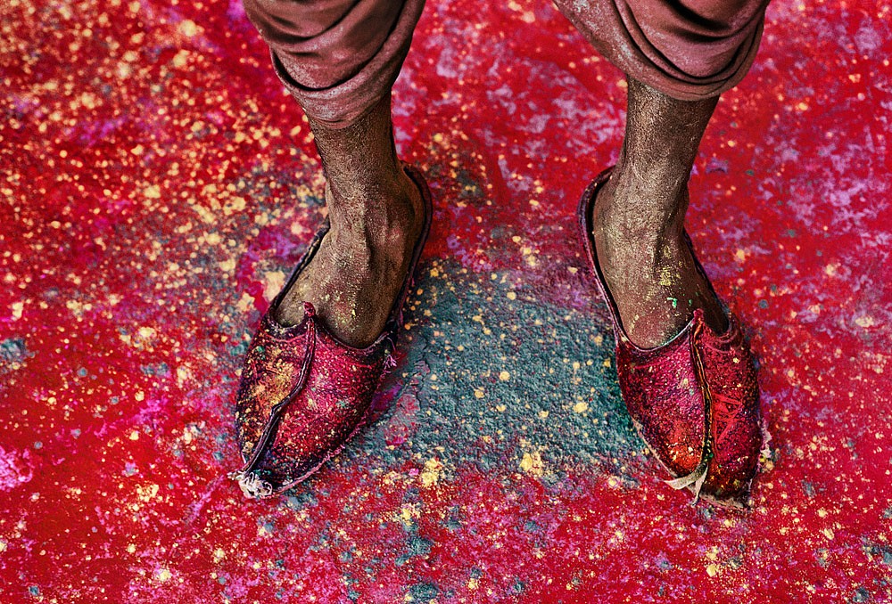 Steve McCurry, Red Shoes at Holi Festival, 1996
FujiFlex Crystal Archive Print, (Inquire for available sizes)
INDIA-10007A