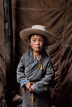 Steve McCurry - Steve McCurry Tibetan Child in Tent