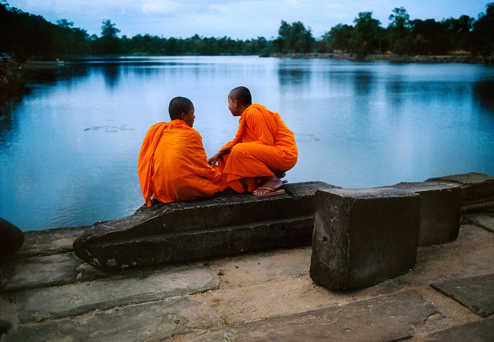 Steve McCurry, Monks on Causeway, 1997
FujiFlex Crystal Archive Print, (Inquire for available sizes)
CAMBODIA-10051