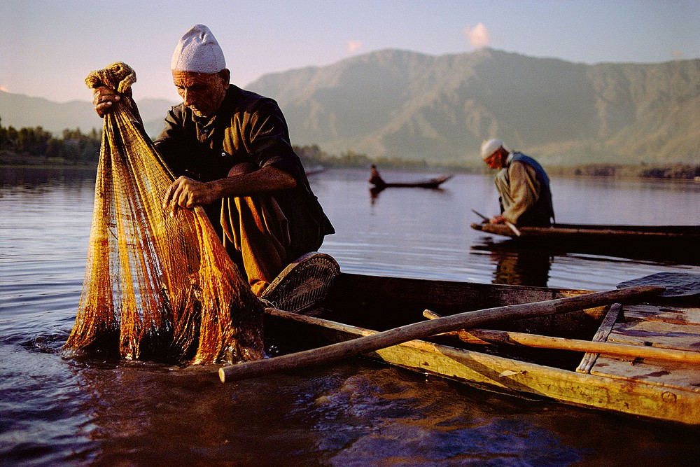 Steve McCurry, Fishermen Checking Their Nets, 1999
FujiFlex Crystal Archive Print, (Inquire for available sizes)
KASHMIR-10023ns