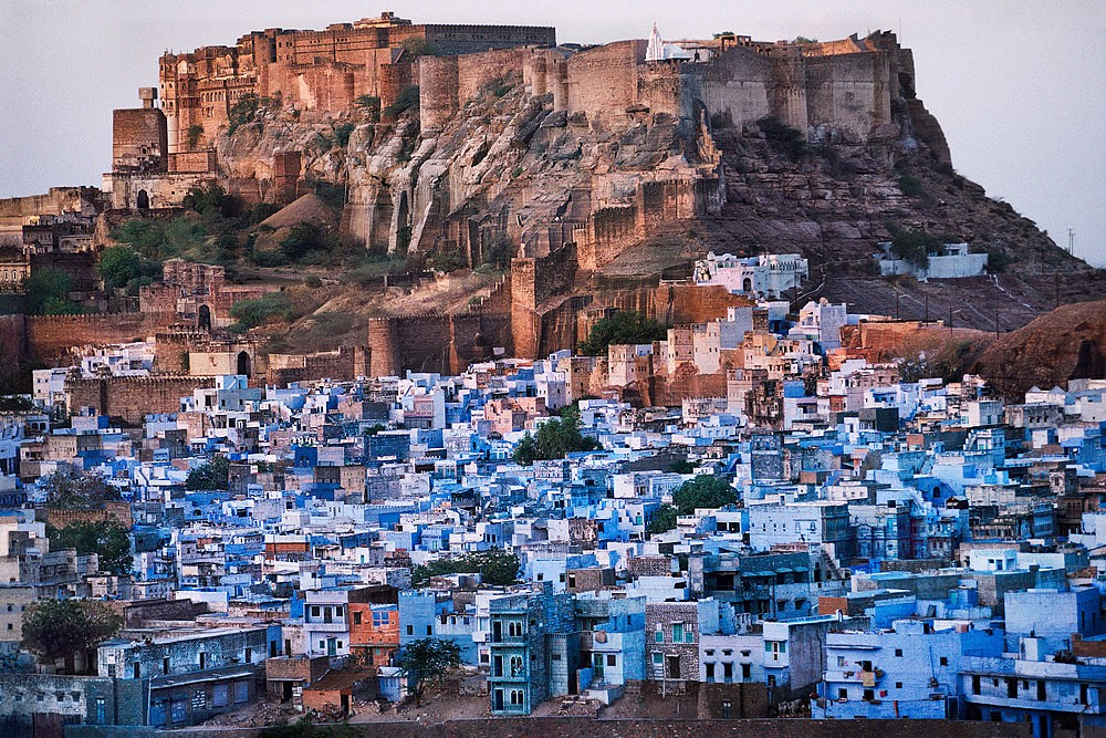 Steve McCurry, Jodhpur Cityscape, 1996
FujiFlex Crystal Archive Print, 30 x 40 in. (Inquire for additional sizes)
INDIA-11017