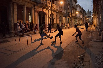 Work: Steve McCurry Children Play a Game of Soccer in the Street