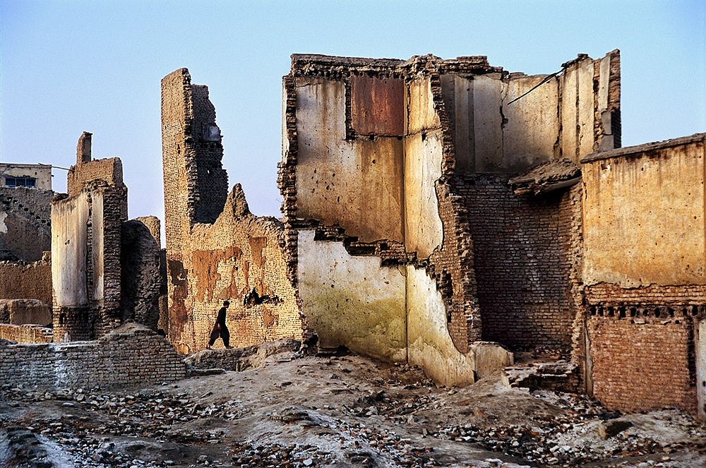 Steve McCurry, Man Walks Through Ruins, Kabul, Afghanistan, 2003
FujiFlex Crystal Archive Print, 20 x 24 in. (Inquire for additional sizes)
AFGHN-12154NF