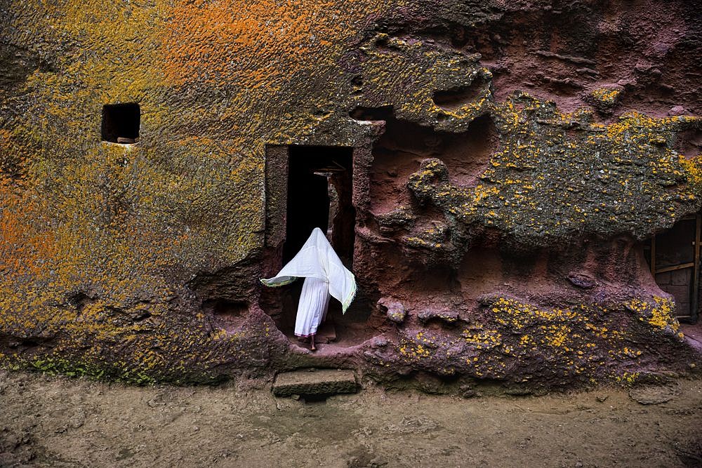 Steve McCurry, Woman Enters Medieval Rock-Hewn Church, Ethiopia, 2016
FujiFlex Crystal Archive Print, 30 x 40 in. (Inquire for additional sizes)
ETHIOPIA-10533
