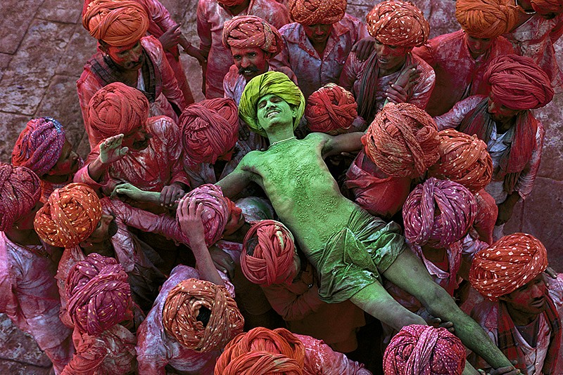 Steve McCurry, Holi Man, Rajasthan, India, 1996
FujiFlex Crystal Archive Print, 30 x 40 in. (Inquire for additional sizes)
INDIA-10005NF4