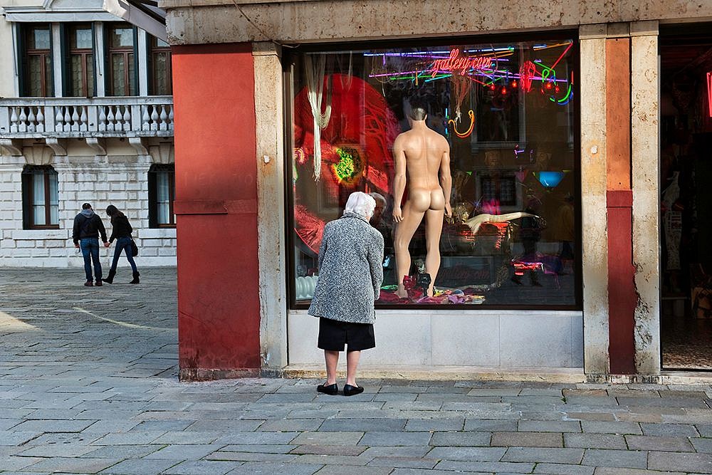Steve McCurry, Mannequin in Store Window, Venice, Italy, 2011
FujiFlex Crystal Archive Print, 30 x 40 in. (Inquire for additional sizes)
ITALY-10191NF2
