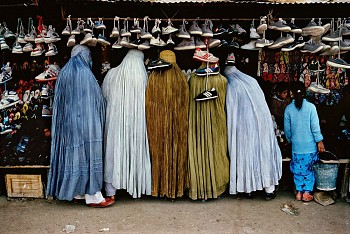 Steve McCurry - Steve McCurry Afghan Women at Shoe Store, Kabul, Afghanistan, Ed. 1/10