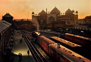 Work: Steve McCurry Train Station, Uttar Pradesh, India