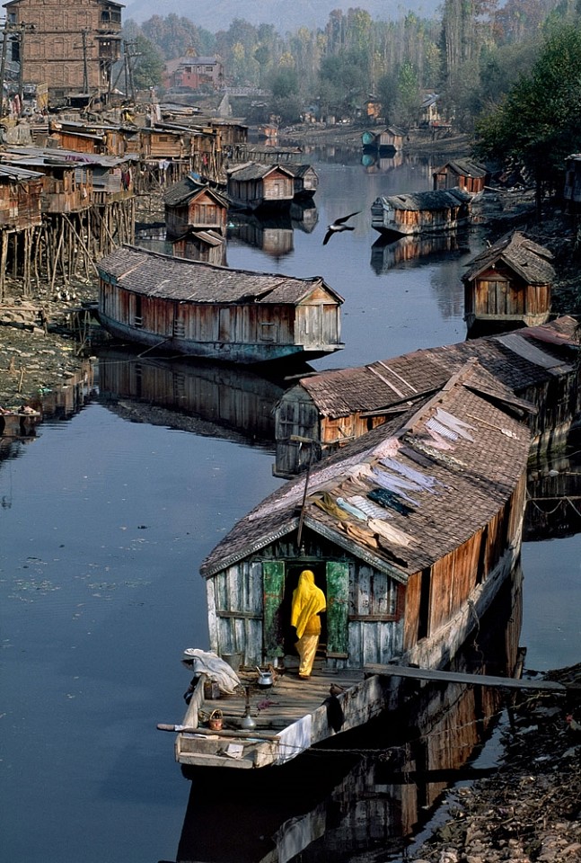 Steve McCurry, Kashmir Houseboat, 1998
FujiFlex Crystal Archive Print, 24 x 20 in. (61 x 50.8 cm)
KASHMIR-10096