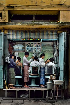 Work: Steve McCurry Outdoor Barbershop
