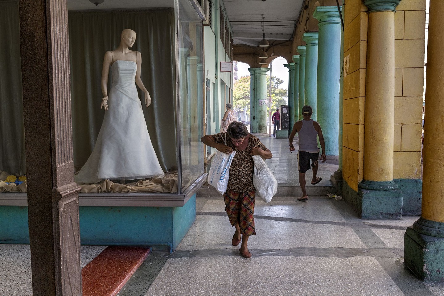 Steve McCurry, Woman Walks by Wedding Dress, 2019
FujiFlex Crystal Archive Print
Price/Size on request