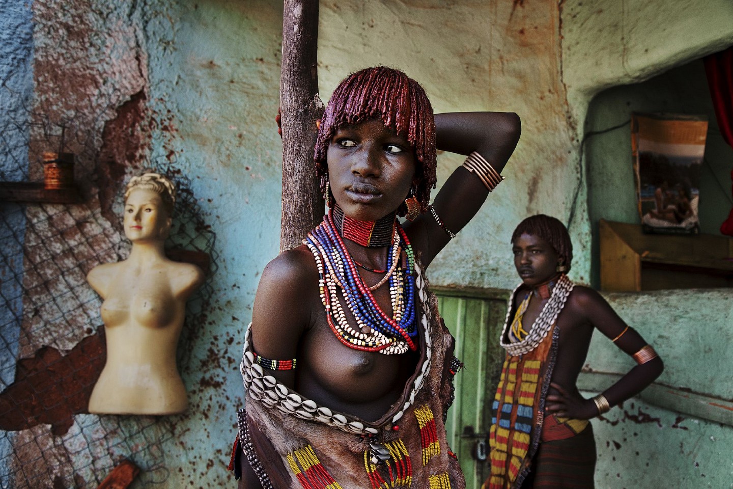 Steve McCurry, Women of Hammer Tribe, 2012
FujiFlex Crystal Archive Print
Price/Size on request