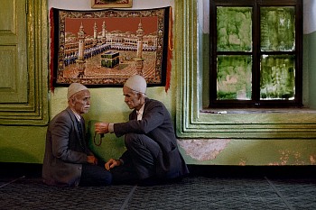 Work: Steve McCurry Two Men Pray