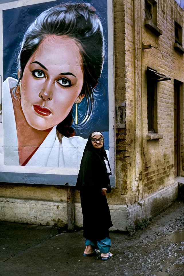 Steve McCurry, Woman Outside Rawalpindi Station, 1983
FujiFlex Crystal Archive Print
Price/Size on request