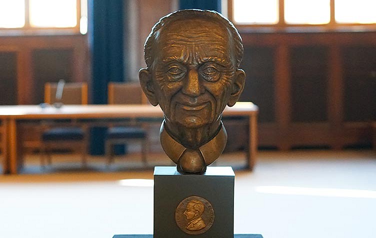 News & Events: Bjorn Skaarup's Sculpture of Benjamin Ferencz Donated to Museum, March 11, 2021 - Nuremburg Palace of Justice