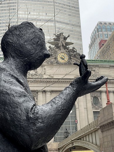 News & Events: Jim Rennert Sculptures Exhibited at Pershing Square Plaza, NYC, April 15, 2021 - Suden PR