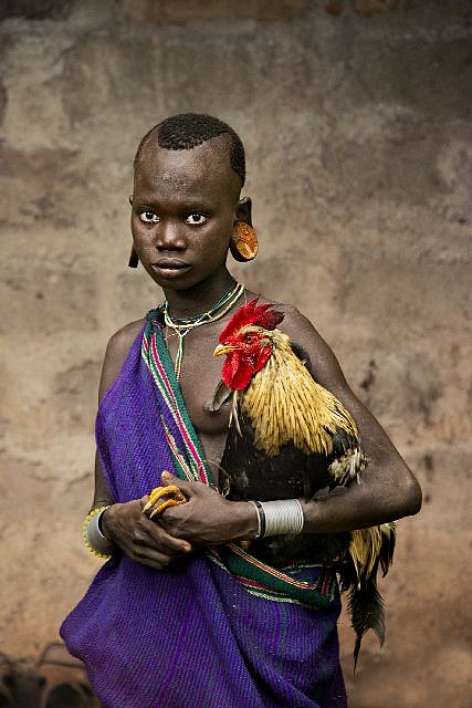 Steve McCurry, Kara Woman Holds Rooster, 2013
FujiFlex Crystal Archive Print
ETHIOPIA-10306NF