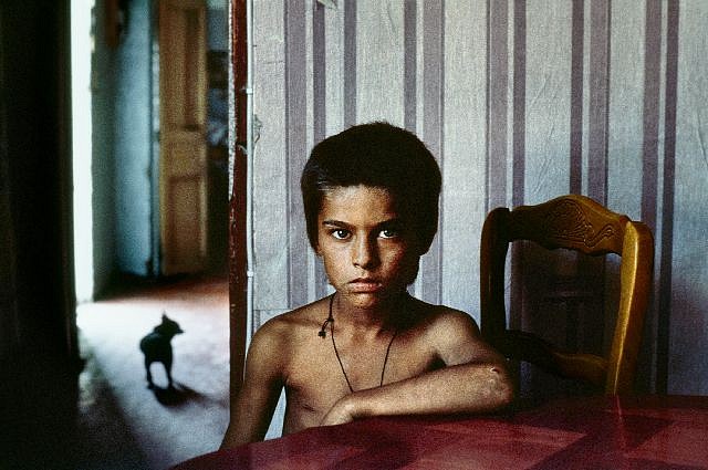 Steve McCurry, Gypsy Boy, Marseille, France, 1989
FujiFlex Crystal Archive Print, 20 x 24 in. (50.8 x 61 cm)
FRANCE-10028