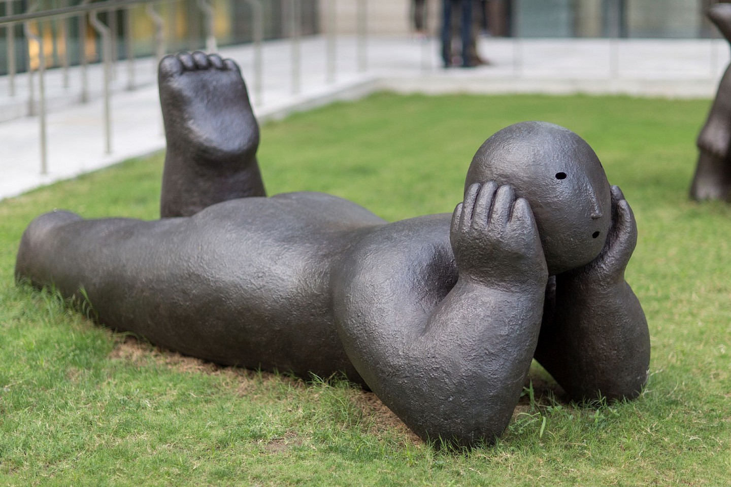 Joy Brown, Recliner with Head in Hands
bronze, 43 x 120 x 40 in. (109.2 x 304.8 x 101.6 cm)
JB020124