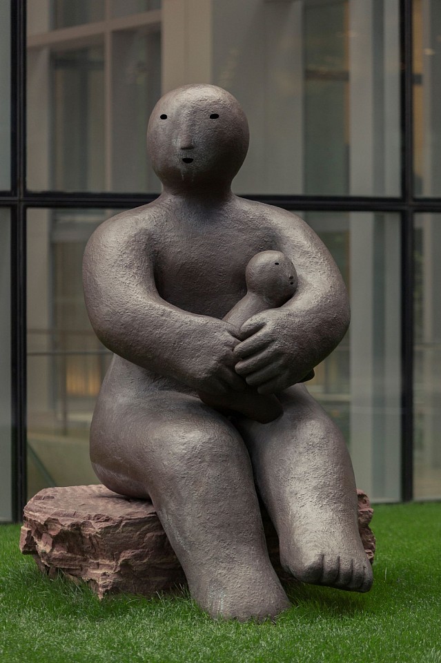 Joy Brown, Sitter Holding Animal
bronze, 88 x 47 x 76 in. (223.5 x 119.4 x 193 cm)
JB030124