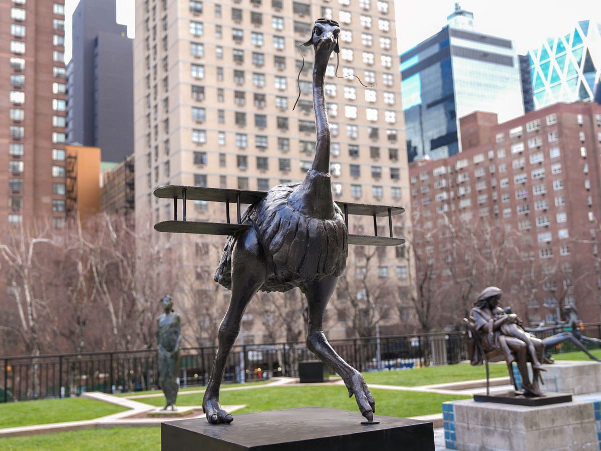 Bjorn Skaarup, The Ostrich, AP 3/3
bronze, 76 1/2 x 19 1/2 x 19 1/2 in. (194.3 x 49.5 x 49.5 cm)
BS120622