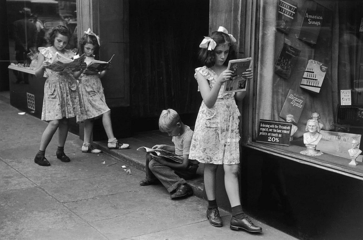 Ruth Orkin, Comic Book Readers, 1947
gelatin silver print, 11 x 14 in. (27.9 x 35.6 cm)
RO260406